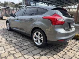 FORD - FOCUS - 2014/2015 - Cinza - Sob Consulta