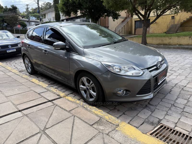 FORD - FOCUS - 2014/2015 - Cinza - Sob Consulta